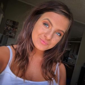 Meet your Posher, Chloe